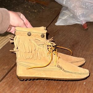 Minnetonka Tan Fringe Moccasins